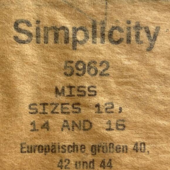 Simplicity 5962 Pattern Top Skirt Miss 12-16 Mock Wrap Tie Vacation Side Pockets - Picture 6 of 7